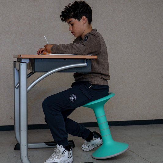 Wat doet een wiebelkruk voor de concentratie en leerprestaties in de klas?